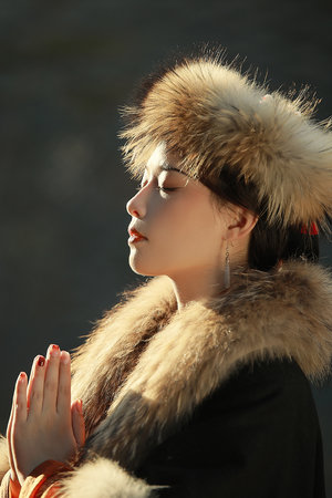 一个人在上面一个在下添